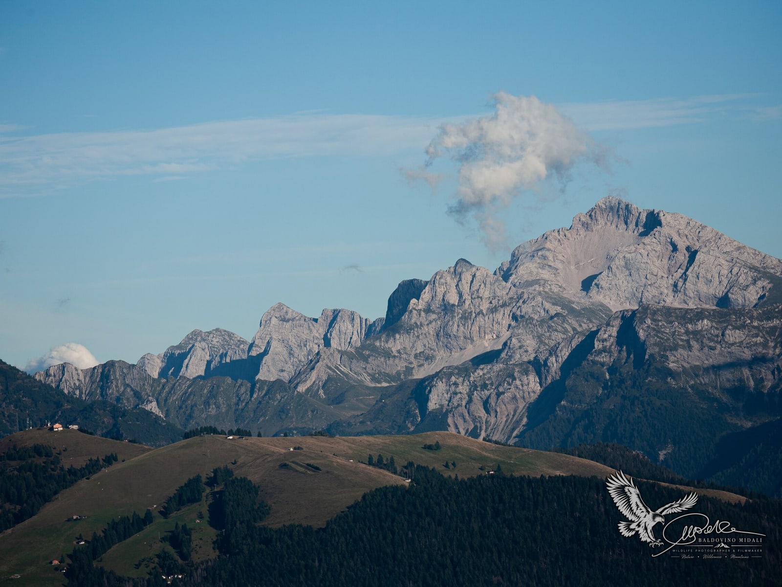 Veduta montana della Valle Brembana con il Monte Arera
