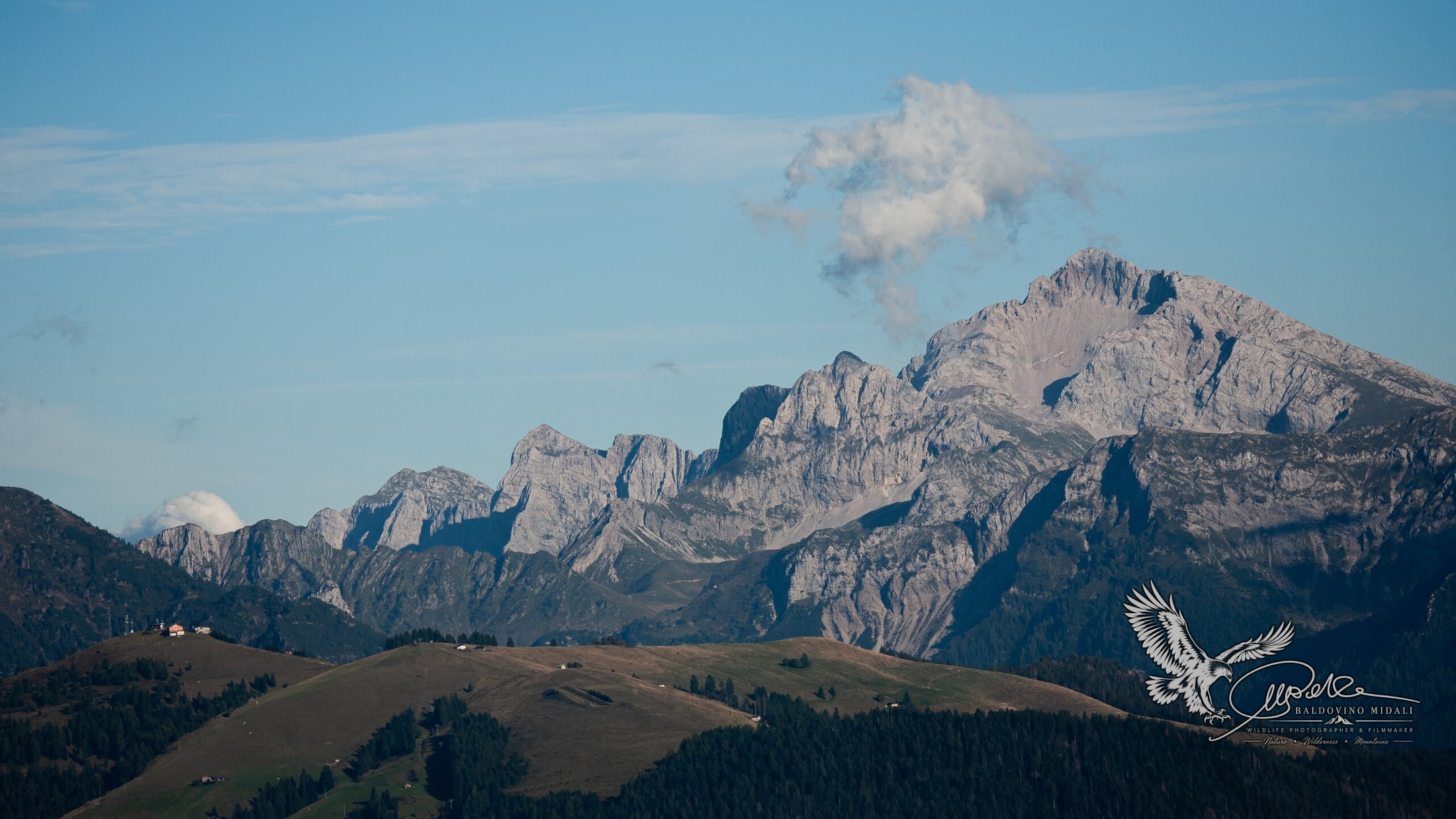 Veduta montana della Valle Brembana con il Monte Arera