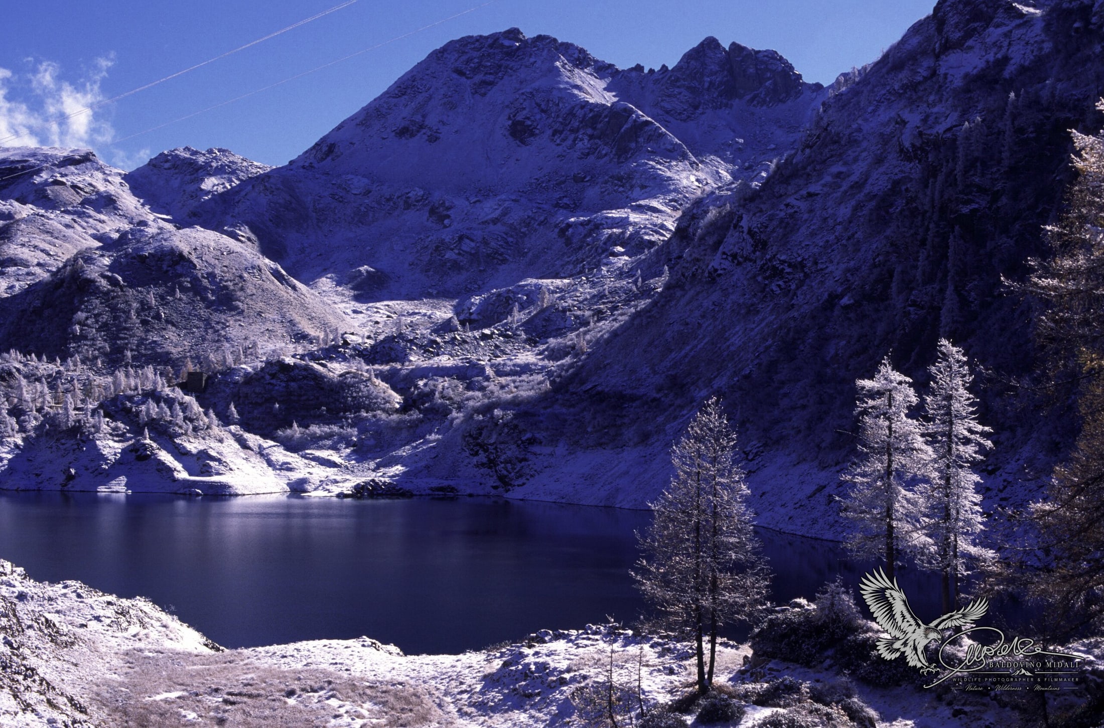 Paesaggio montano con il Lago Calvi e il profilo del Madonnino
