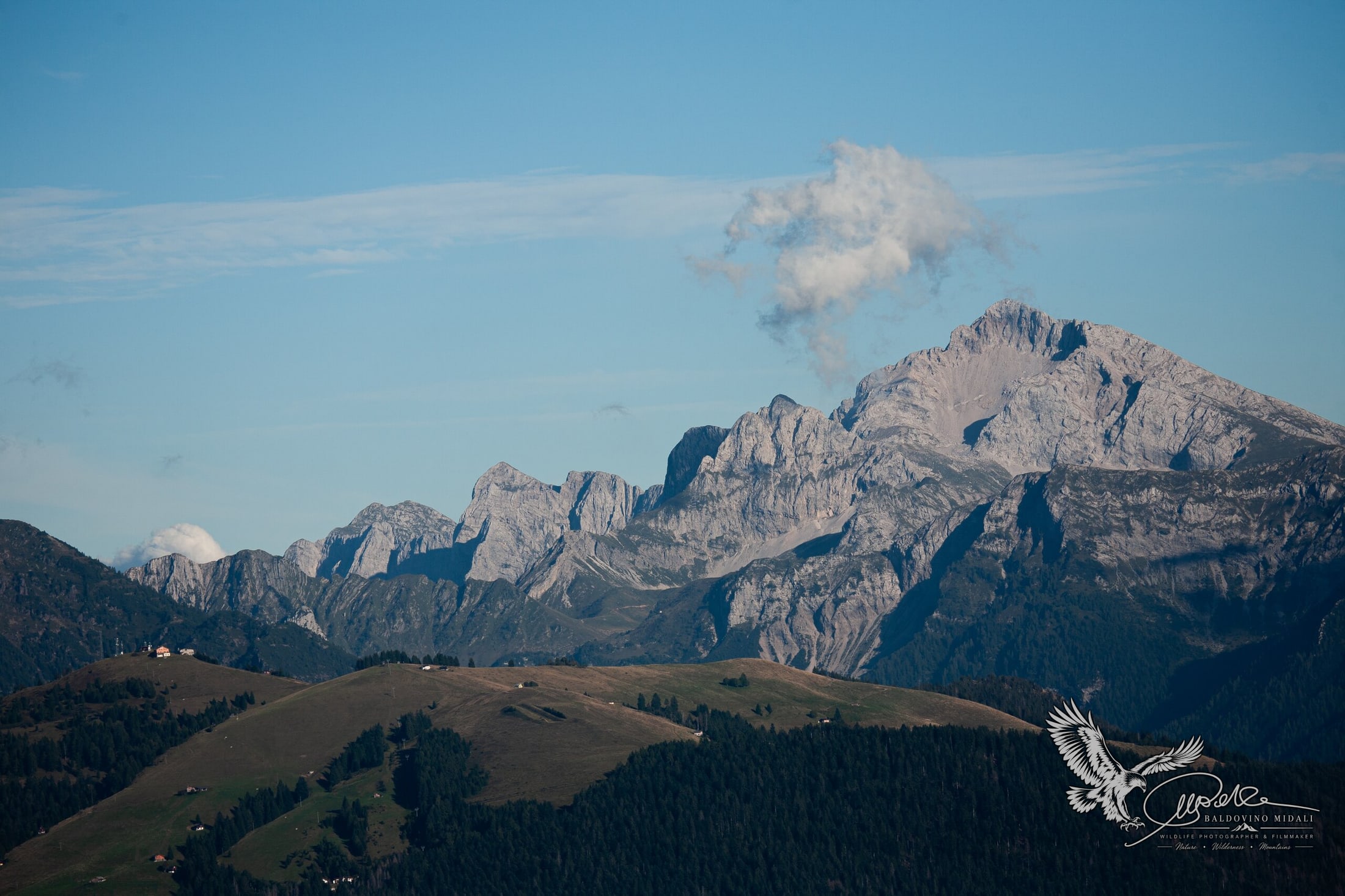 Veduta montana della Valle Brembana con il Monte Arera